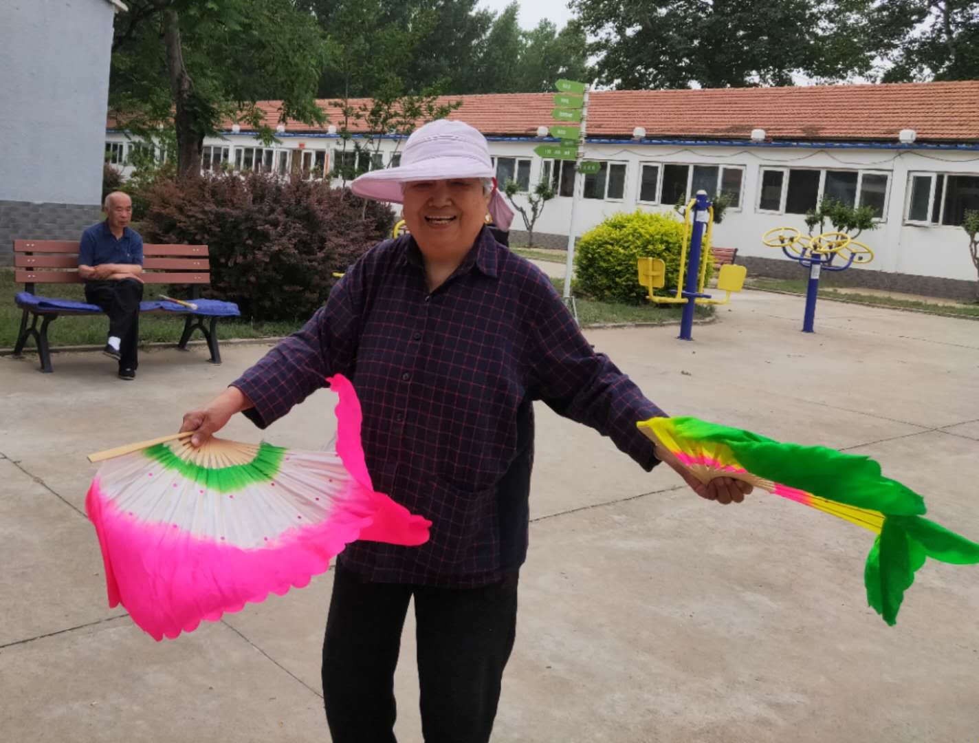 爷爷奶奶摄影记|会做宣传照片的王奶奶