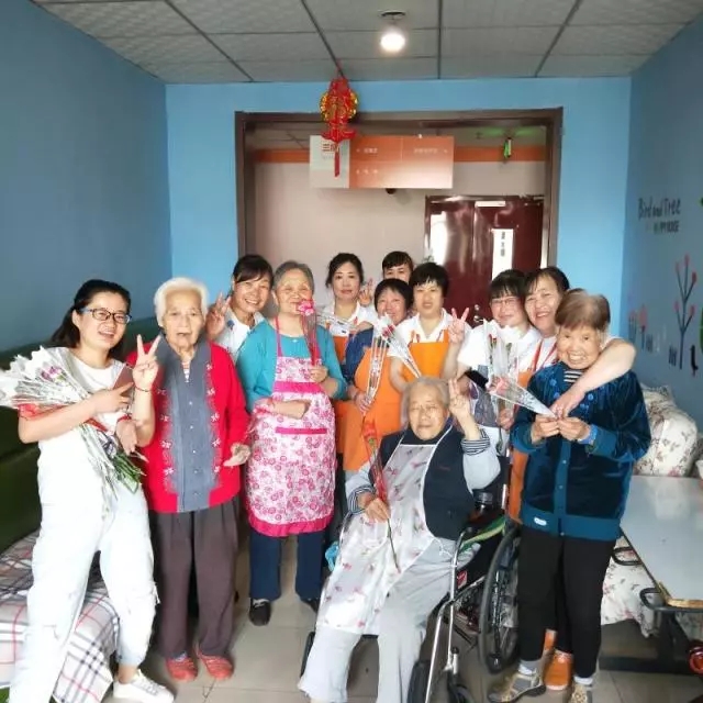 养老院里的90后(系列)