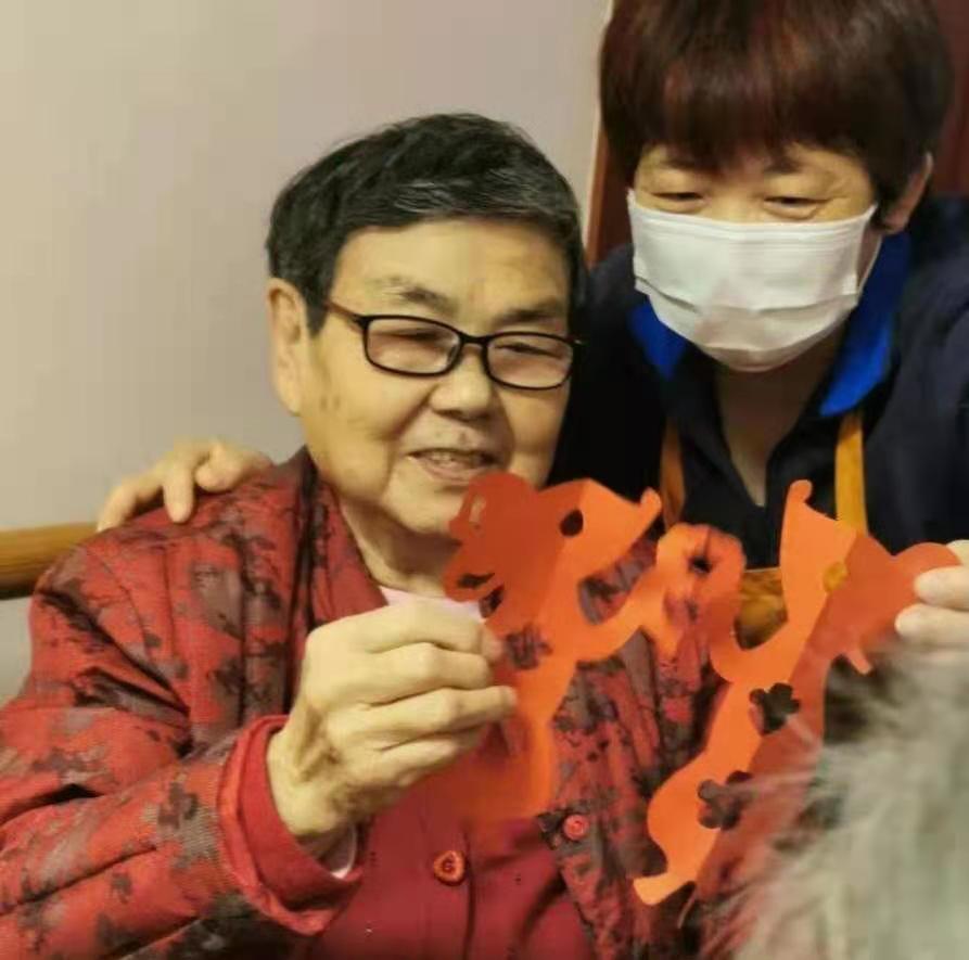 住了养老院,每天都特别幸福,这幸福简直就像偷来的一样
