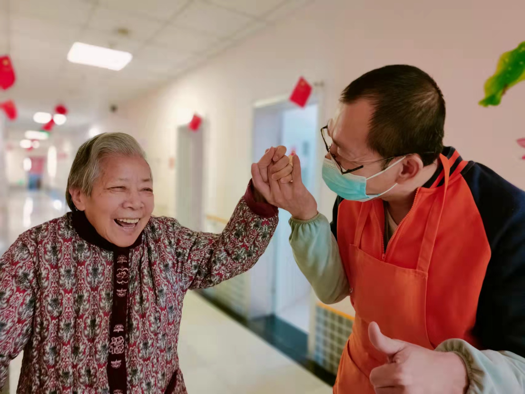 护理员里的男神们,也很温柔系列——爱上跳舞的李振伟师傅
