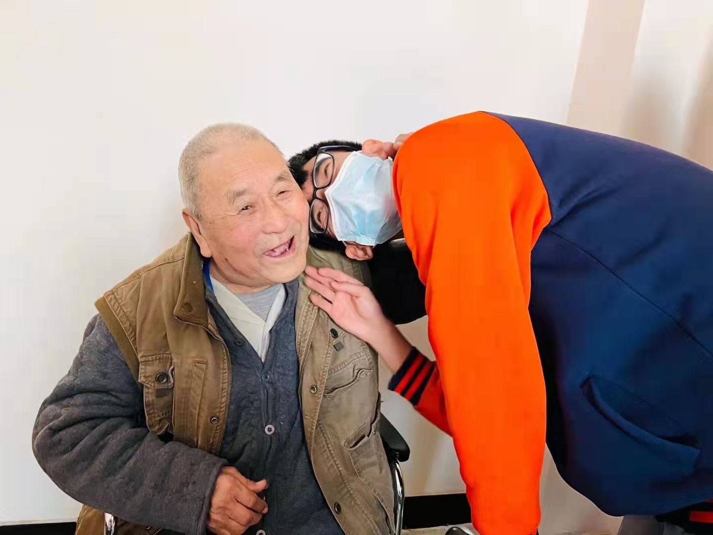 00后,为何在养老院工作 | 我希望能照顾太奶奶
