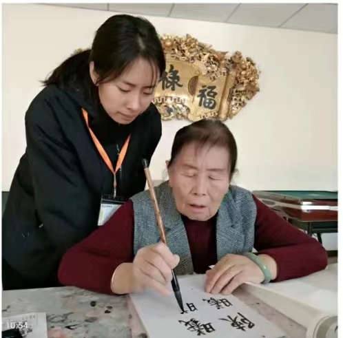 00后,为何在养老院工作 | 能对青春年华的自己说一声谢谢